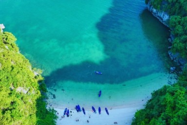 Lan Ha bay - Viet Hai village - Ba Trai Dao islets (B, L, D)